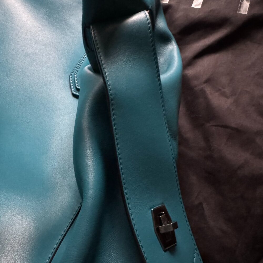 COPY - GIVENCHY Medium Soft Antigona in Petrol Blue. - Picture 10 of 17